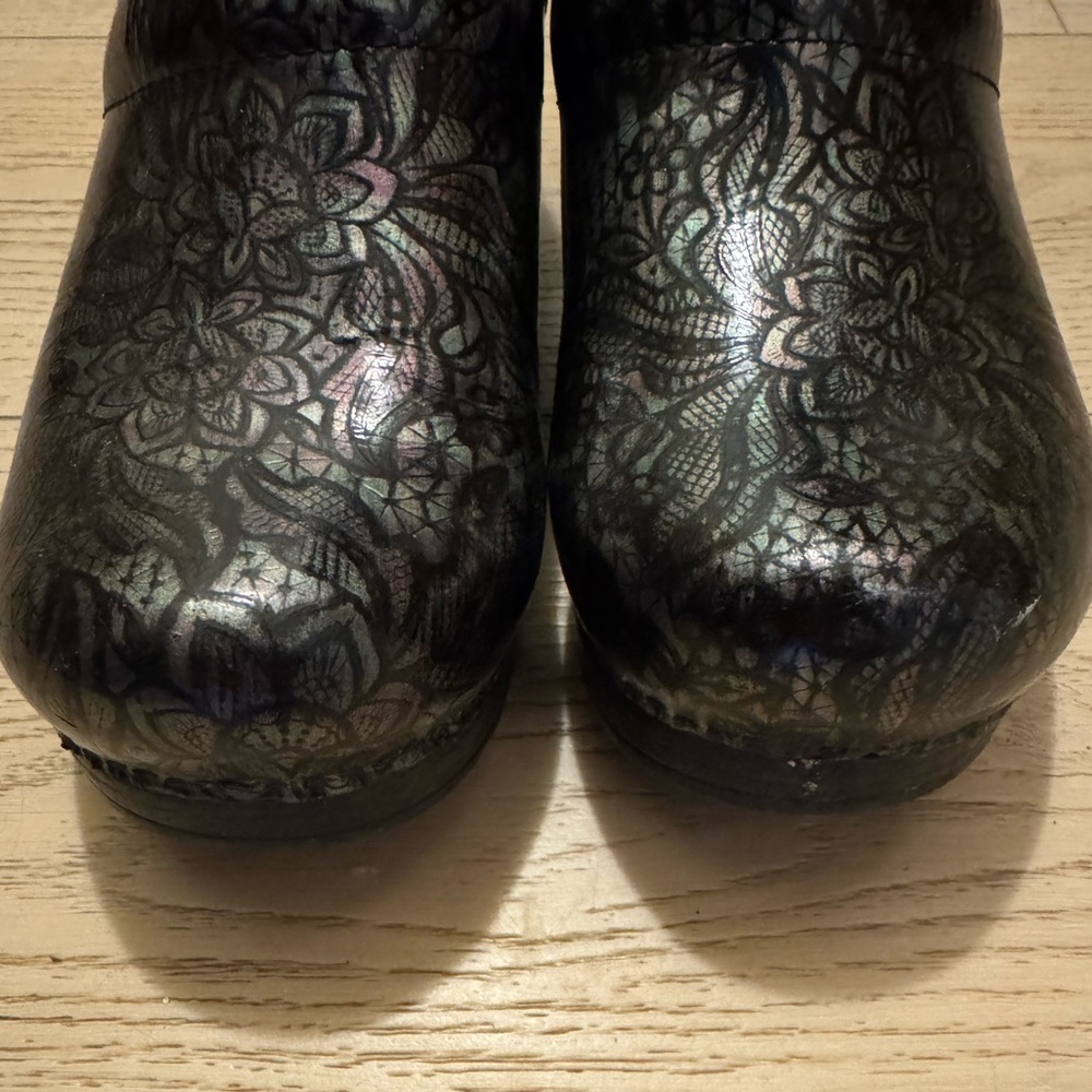 Dansko Metallic Floral Clogs RARE Colorway - Picture 3 of 4